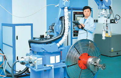 以科技創(chuàng)新為引擎，驅(qū)動新型工業(yè)化邁向高端化智能化綠色化